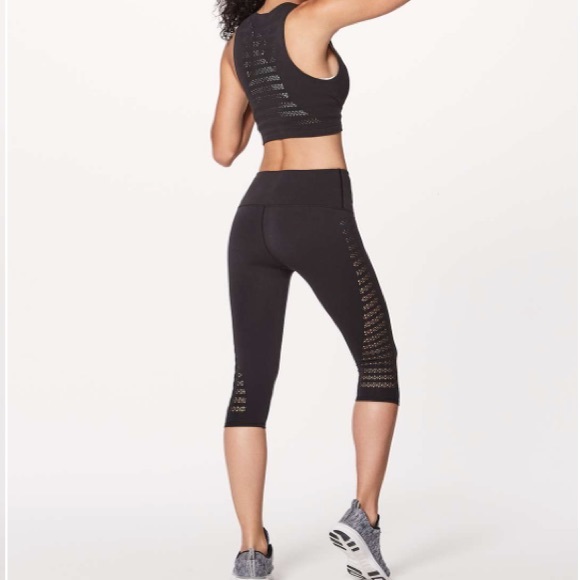 Lululemon - Reveal Crop (Stripes 17”) - Picture 3 of 7
